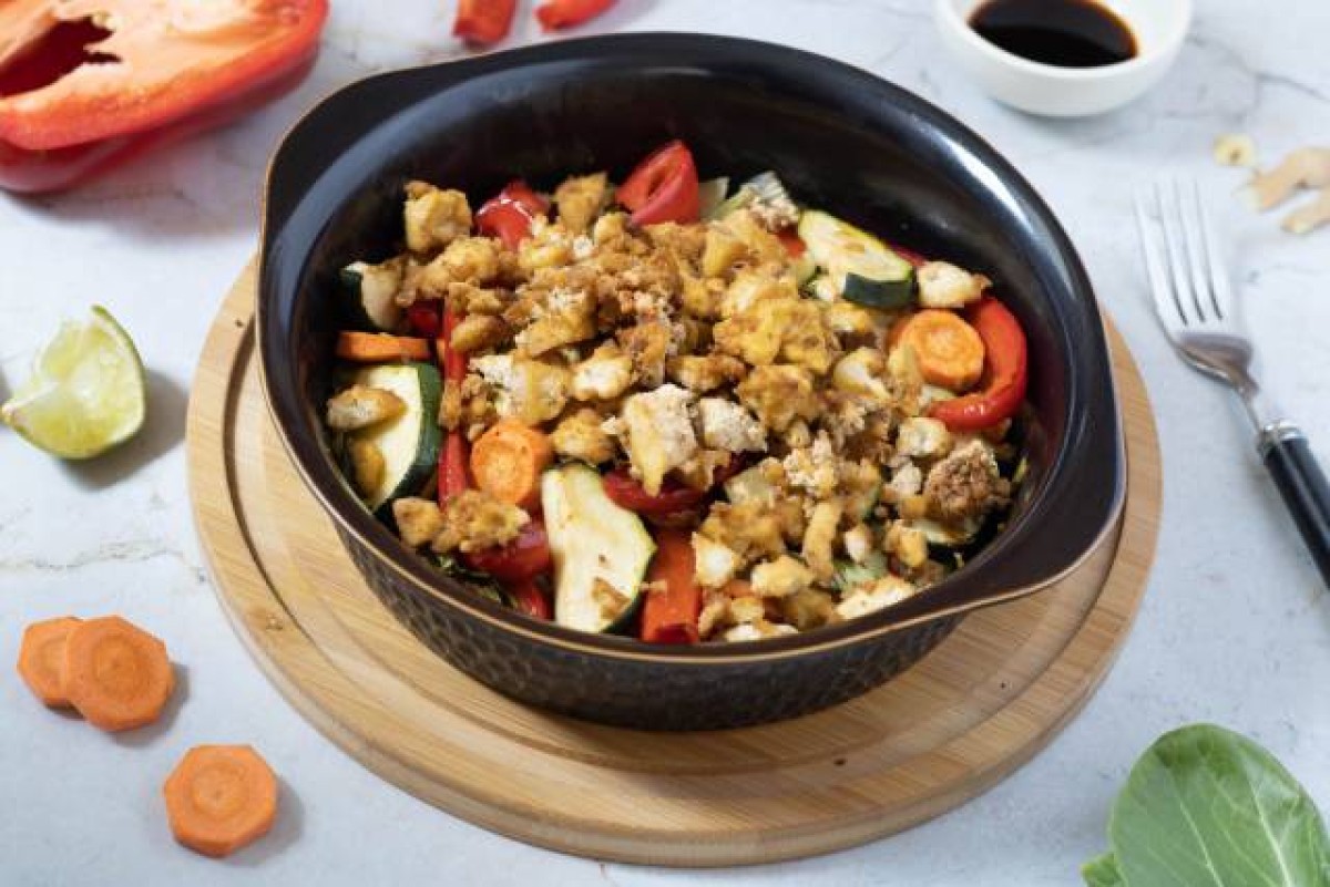 Roasted vegetables in teriyaki sauce with crispy tofu