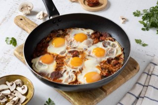 Shakshuka with chorizo and mushrooms
