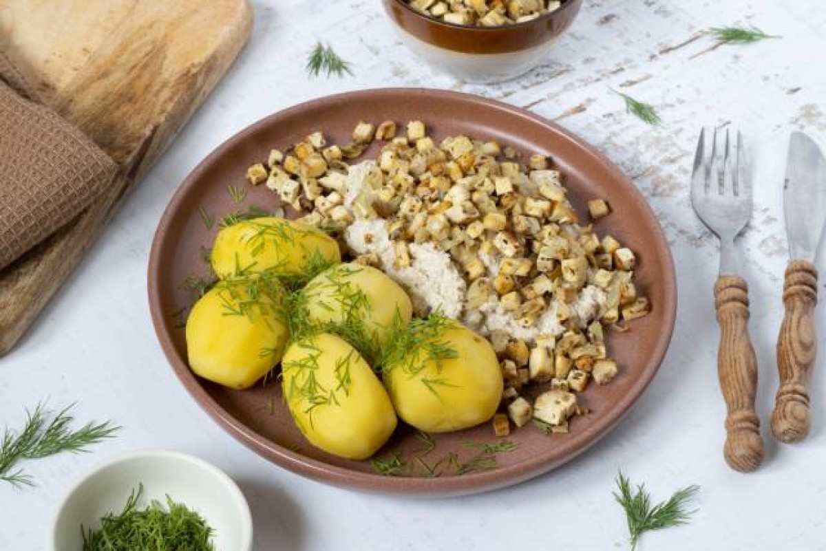 Vegan spuds with cottage cheese and scratchings