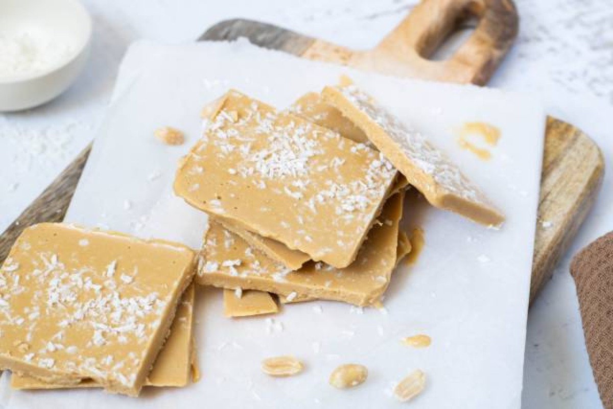 Low Carb Erdnuss-Kokosnuss-Riegel