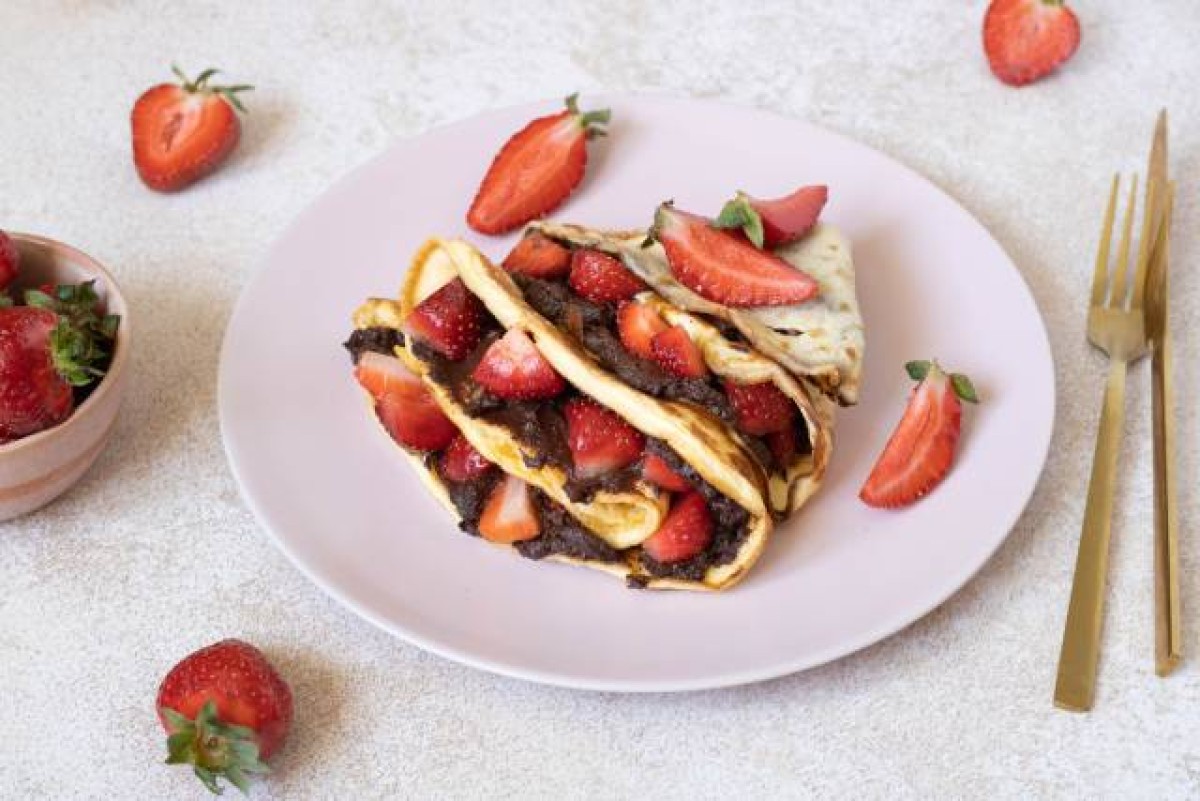 Pannenkoeken met keto nutella en aardbeien