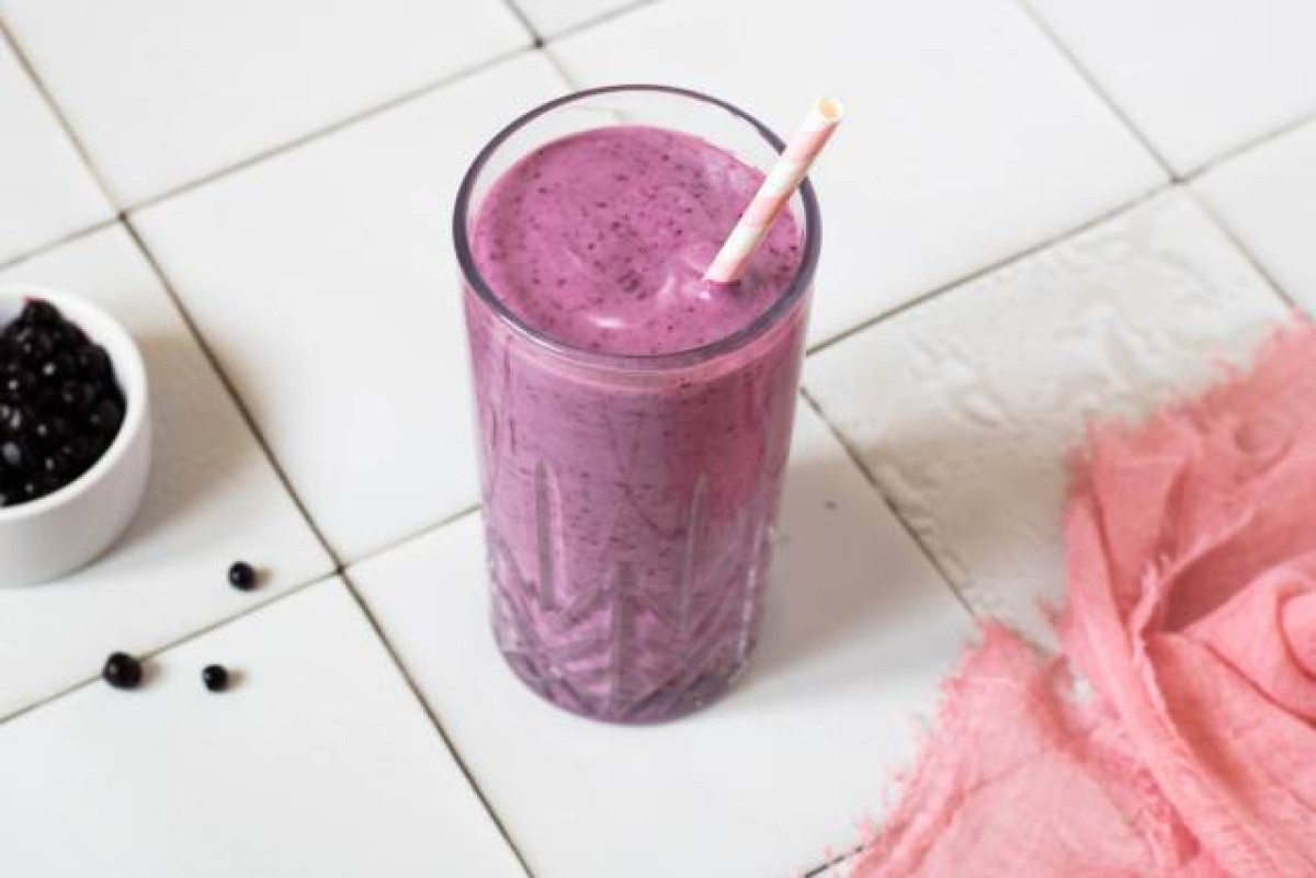 Banana and berry protein smoothie