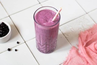 Banana and berry protein smoothie