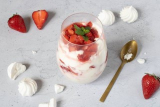 Eton mess met aardbeien