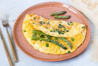 Omelet met ham, Cheddar kaas en asperges