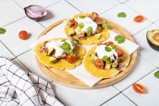 Tacos with chicken and avocado salsa