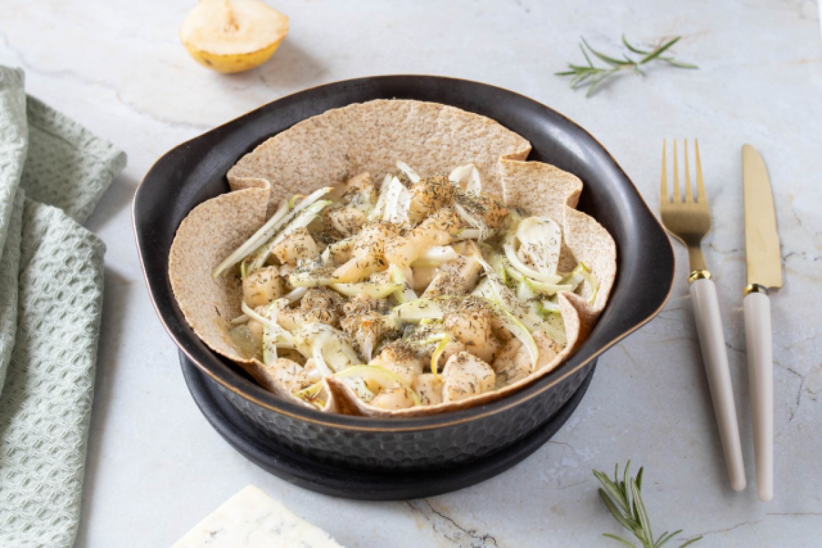 Kip uit de oven met peer en gorgonzola in een tortilla