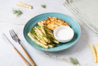 Kipfiletreepjes in keto paneermeel met sperziebonen