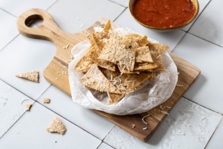 Nachos Caseros con Salsa de Tomate