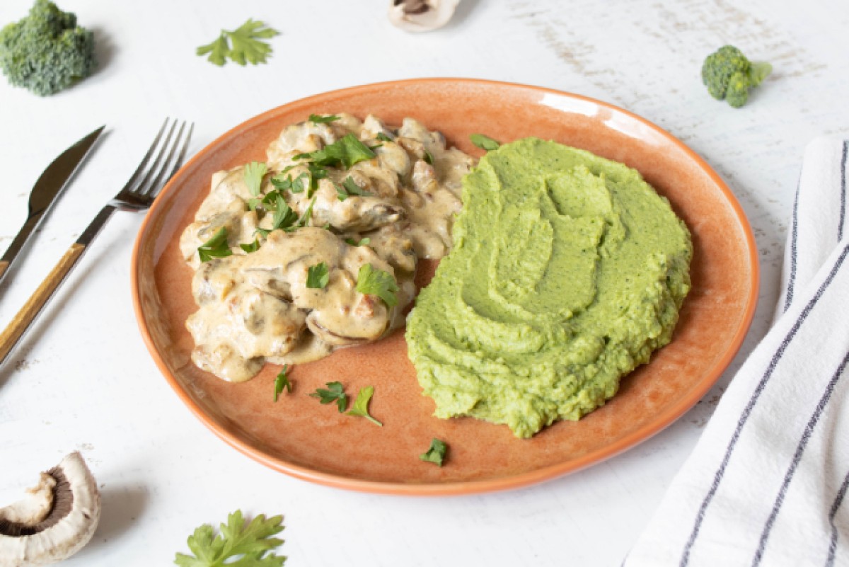 Fegato di Pollo in Salsa di Funghi con Purea di Broccoli