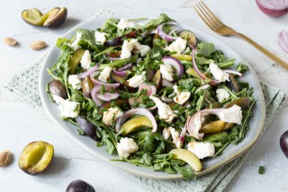 Plums and mozzarella salad