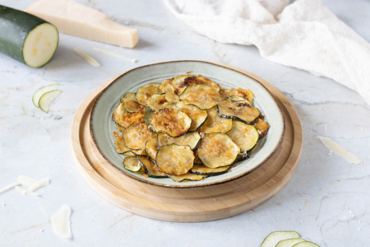 Keto courgette crisps