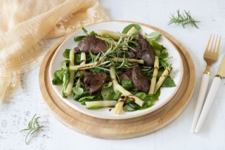 Salat mit Leber und grünen Bohnen