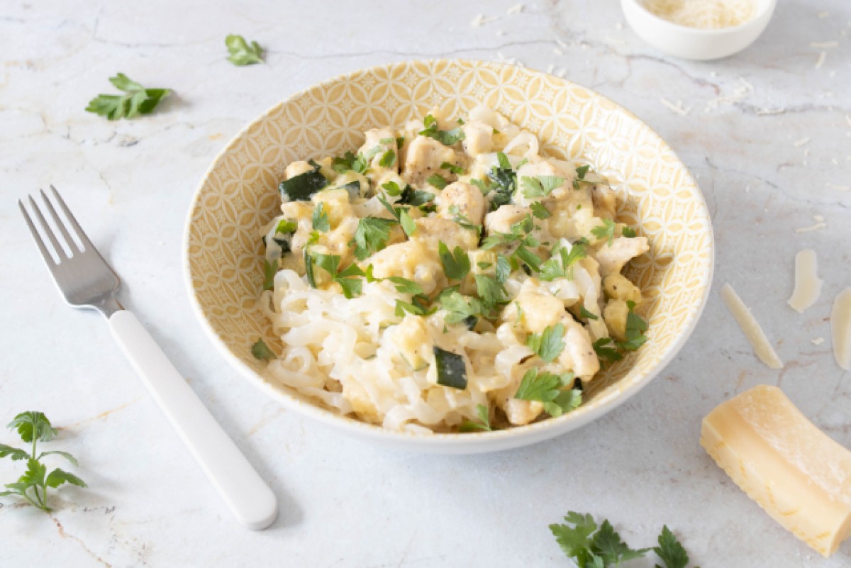 Keto pasta with chicken, zucchini, and alfredo sauce
