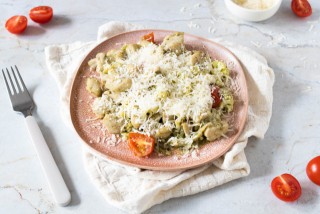 Chicken with cauliflower and cherry tomatoes in pesto