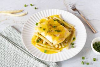 Halibut con fagiolini e salsa allo zafferano