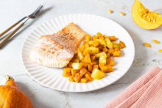 Salmone al forno con patate e zucca