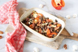 Verdure al forno con formaggio blu e noci