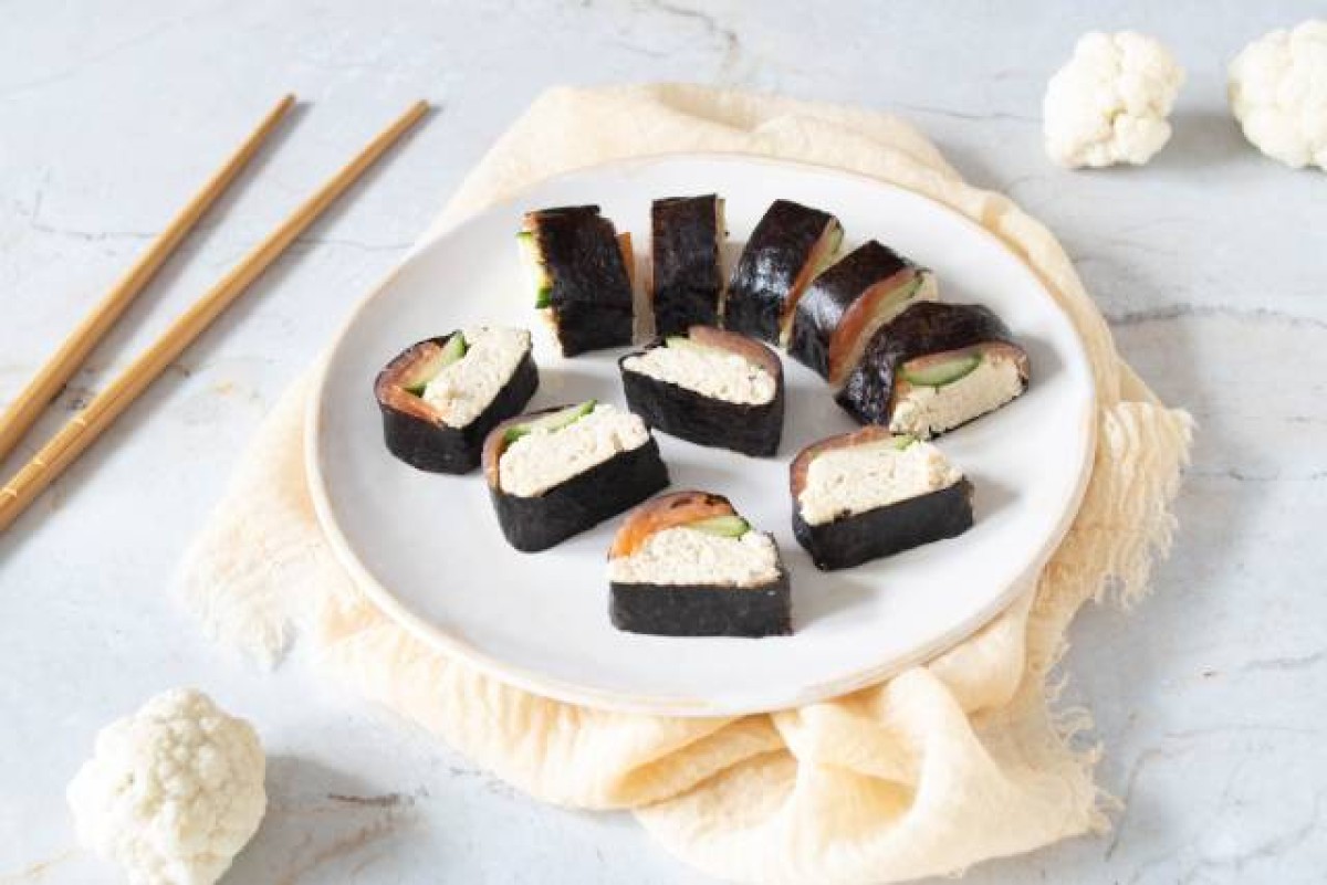 Low carb sushi with smoked salmon
