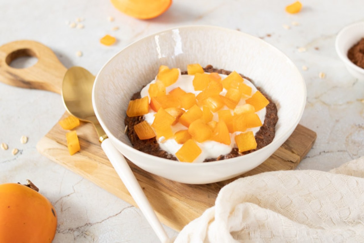 Protein oatmeal with persimmon and skyr