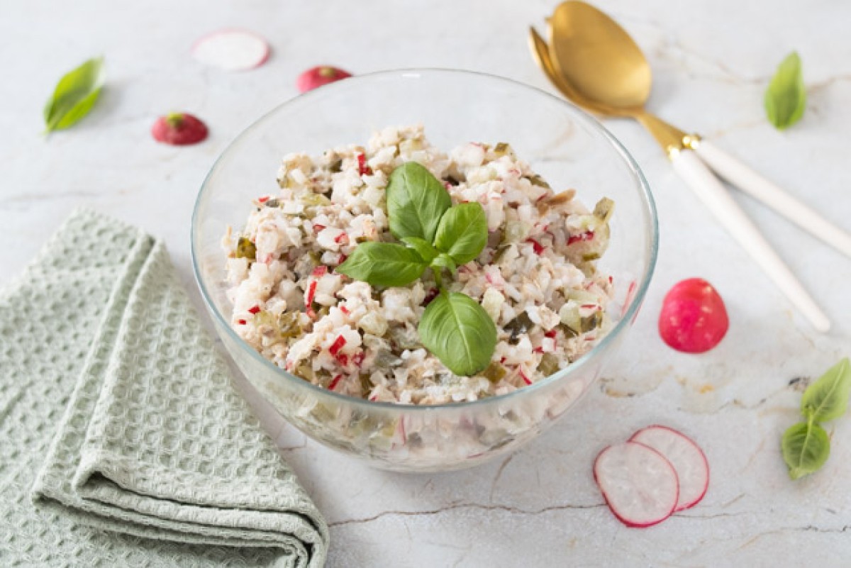 Rice salad with radish, tuna, and vegetables