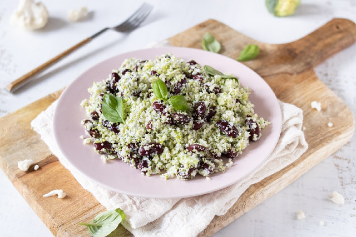 Salad with raw broccoli and cauliflower