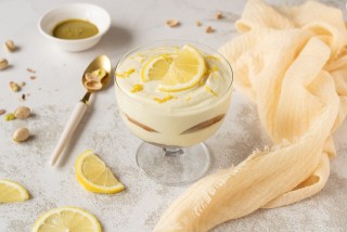 Pistazien-Tiramisu mit Zitronentwist