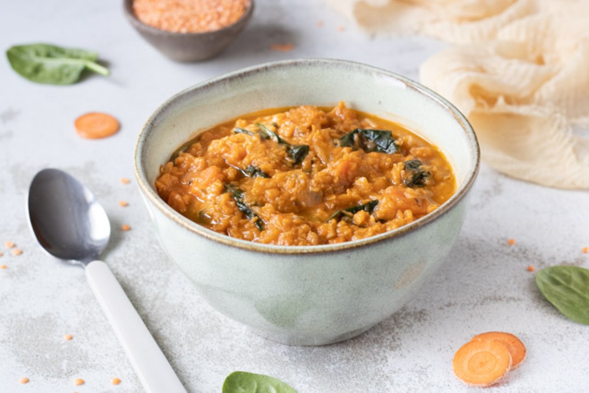 Lentil stew with carrots and spinach
