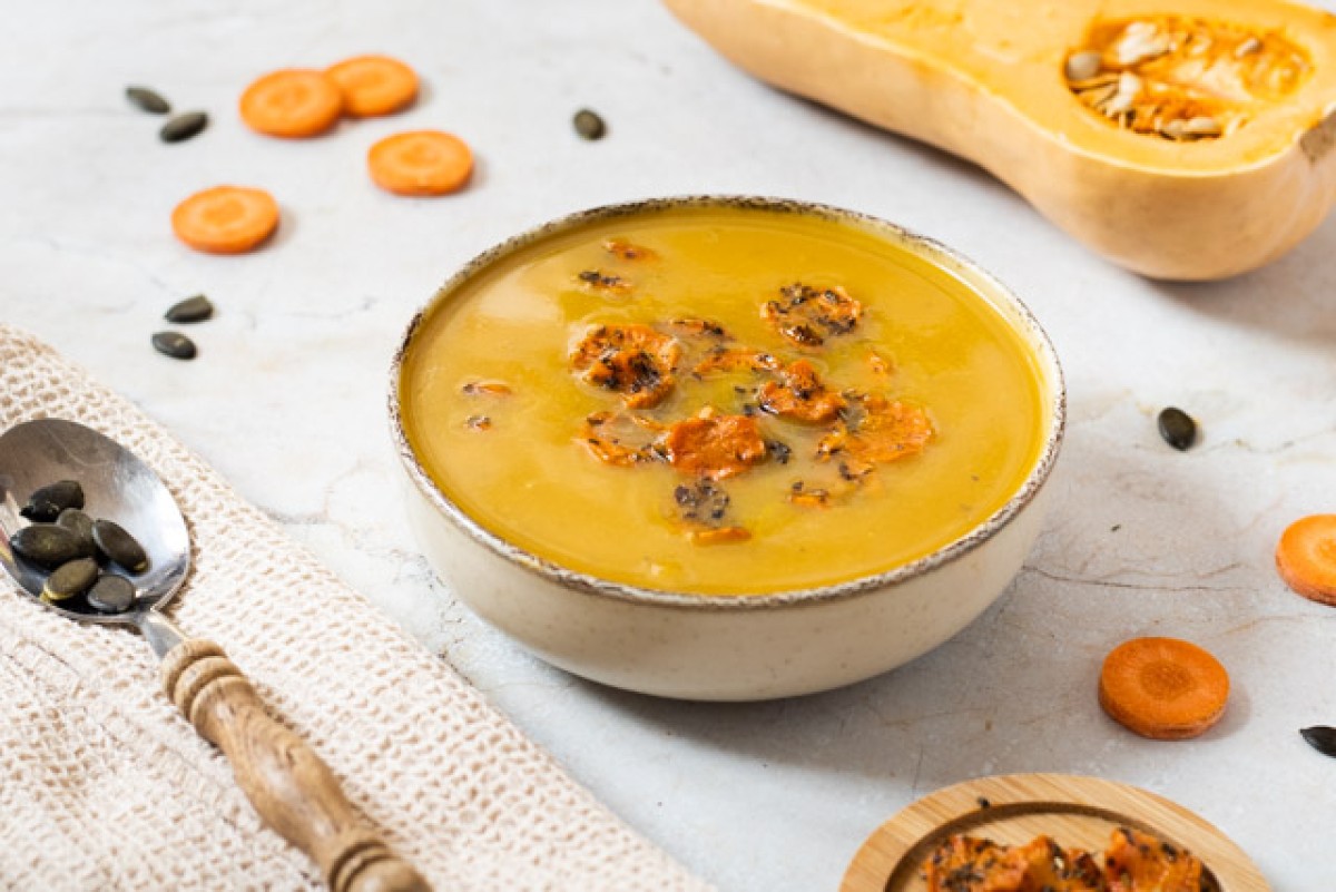 Vellutata di zucca con chips di carote