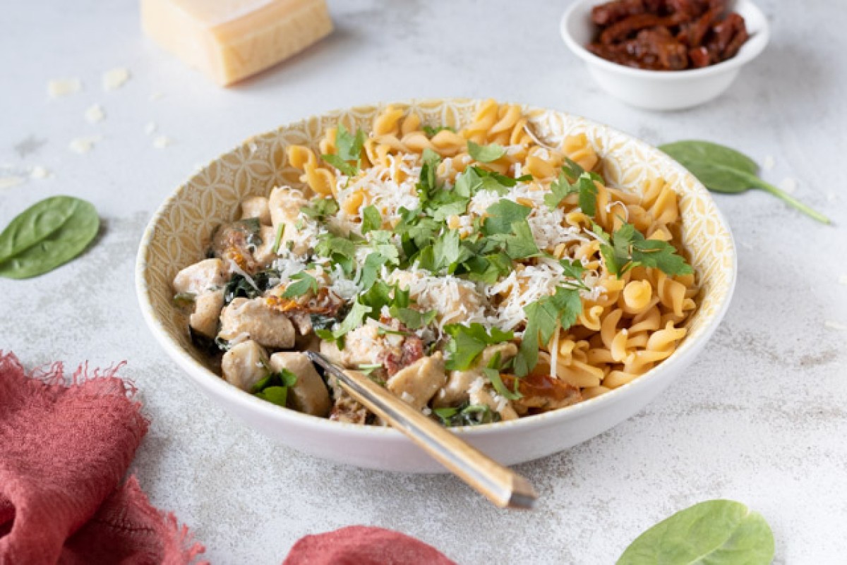 Toskanisches Hähnchen mit Linsenpasta
