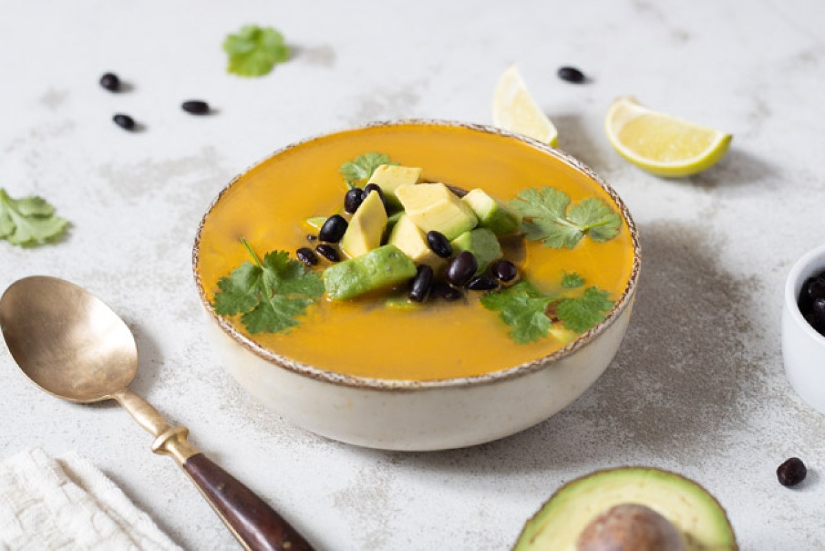 Soupe aux haricots noirs et à l'avocat  IG bas