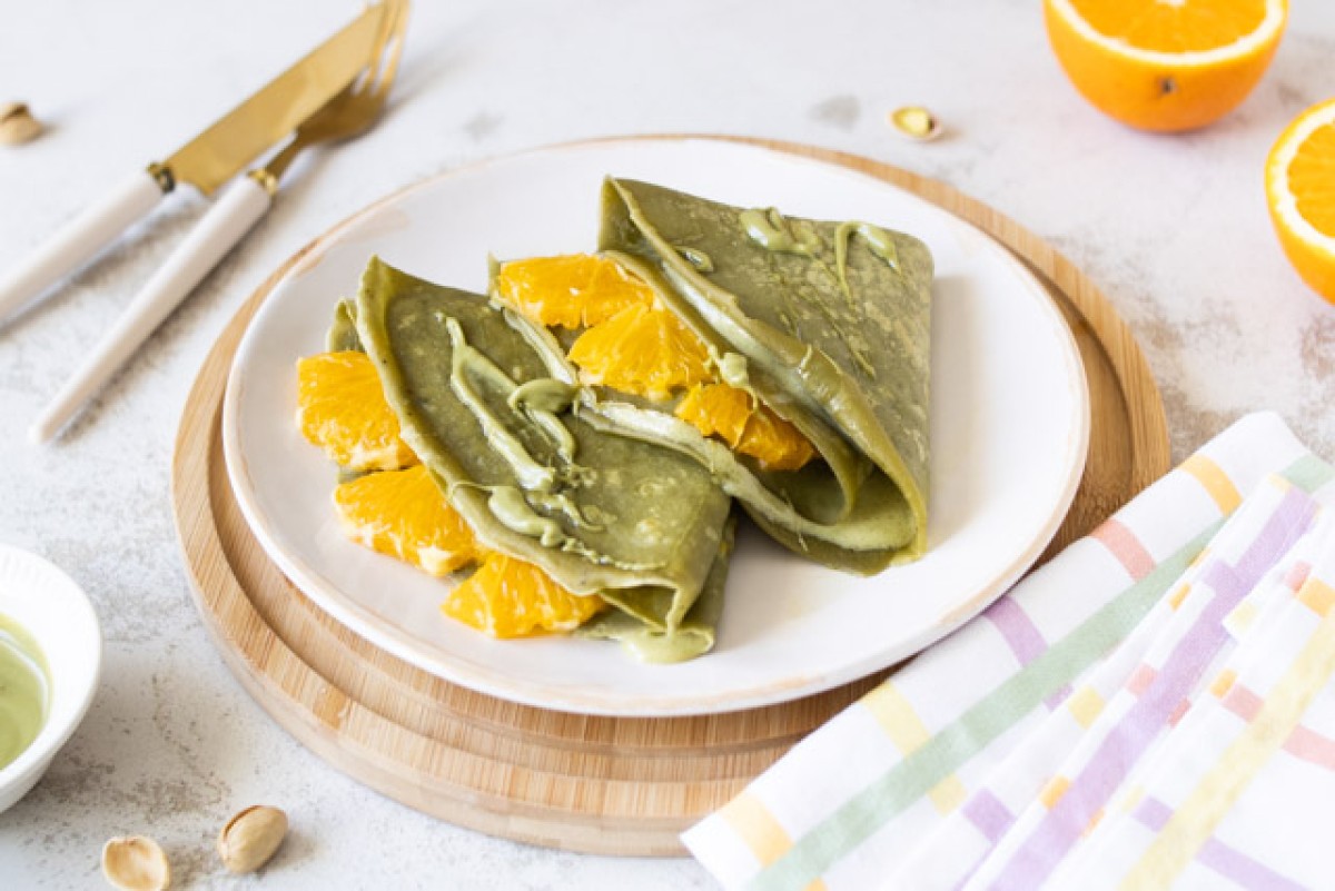Green pancakes with pistachio cream and orange