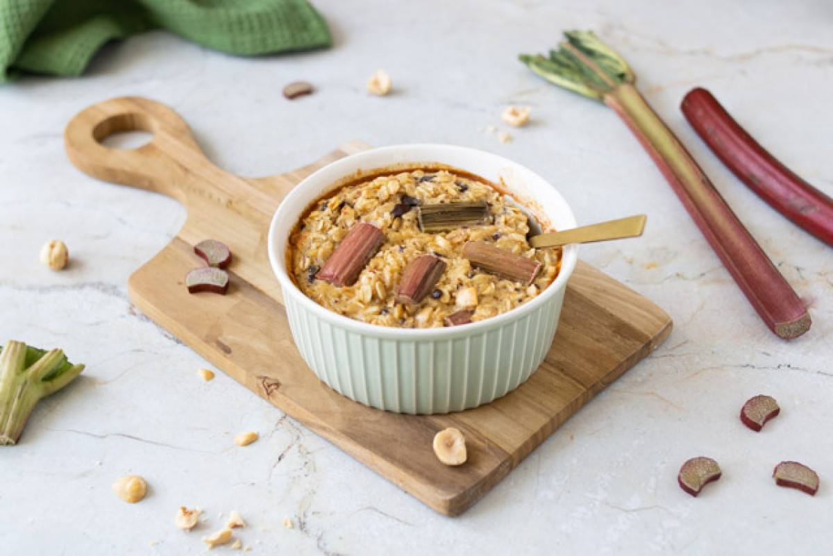 Gebackener Haferbrei mit Rhabarber