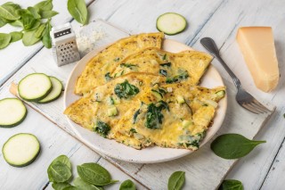 Groente omelet met spinazie en courgette