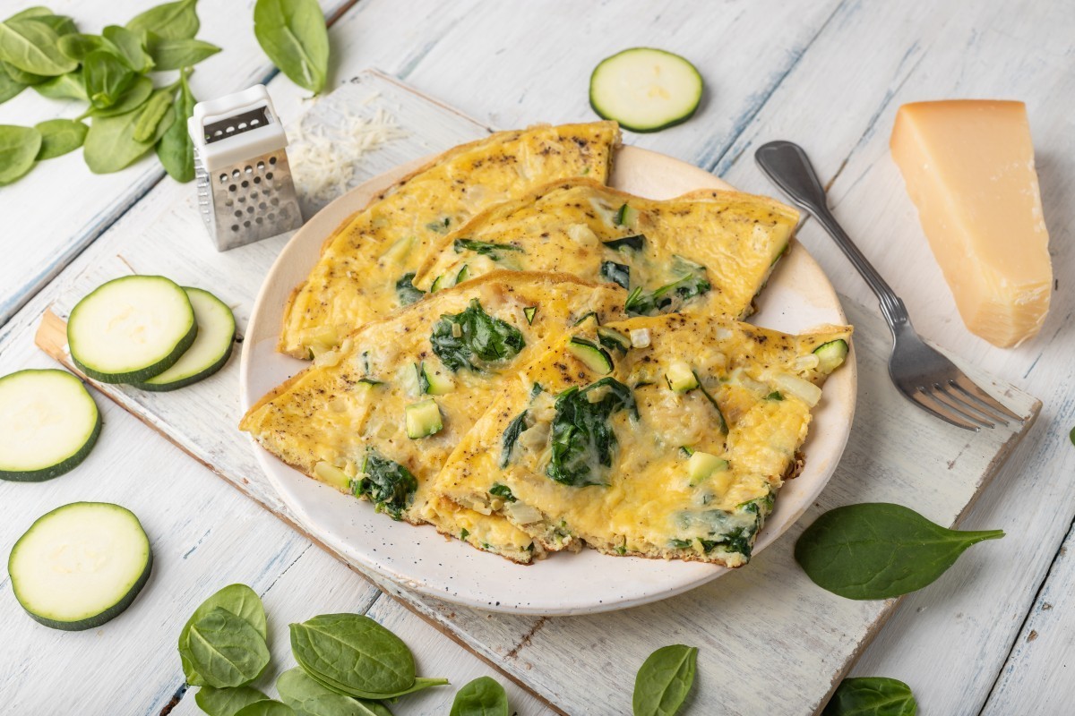 Groente omelet met spinazie en courgette