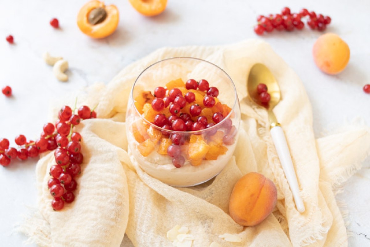 Dessert végétalien à la noix de coco et aux abricots