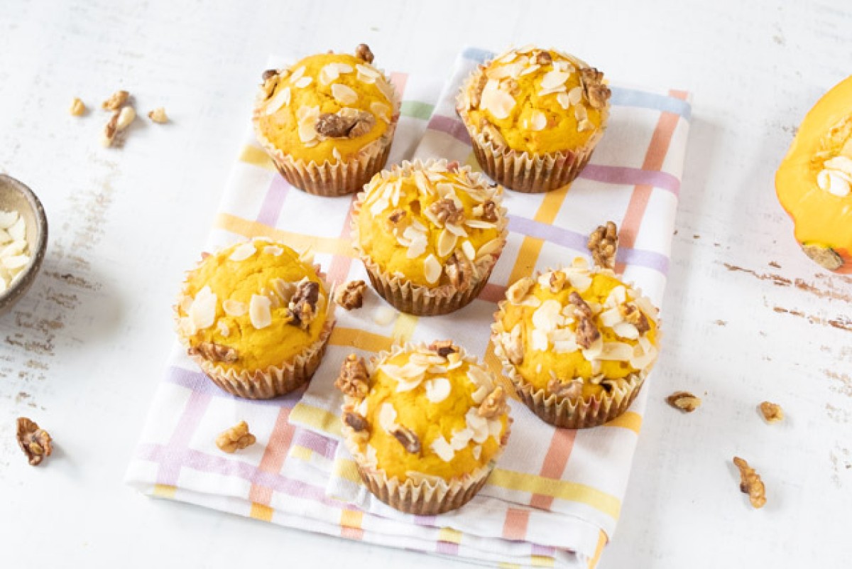 Muffin alla zucca con noci e mandorle