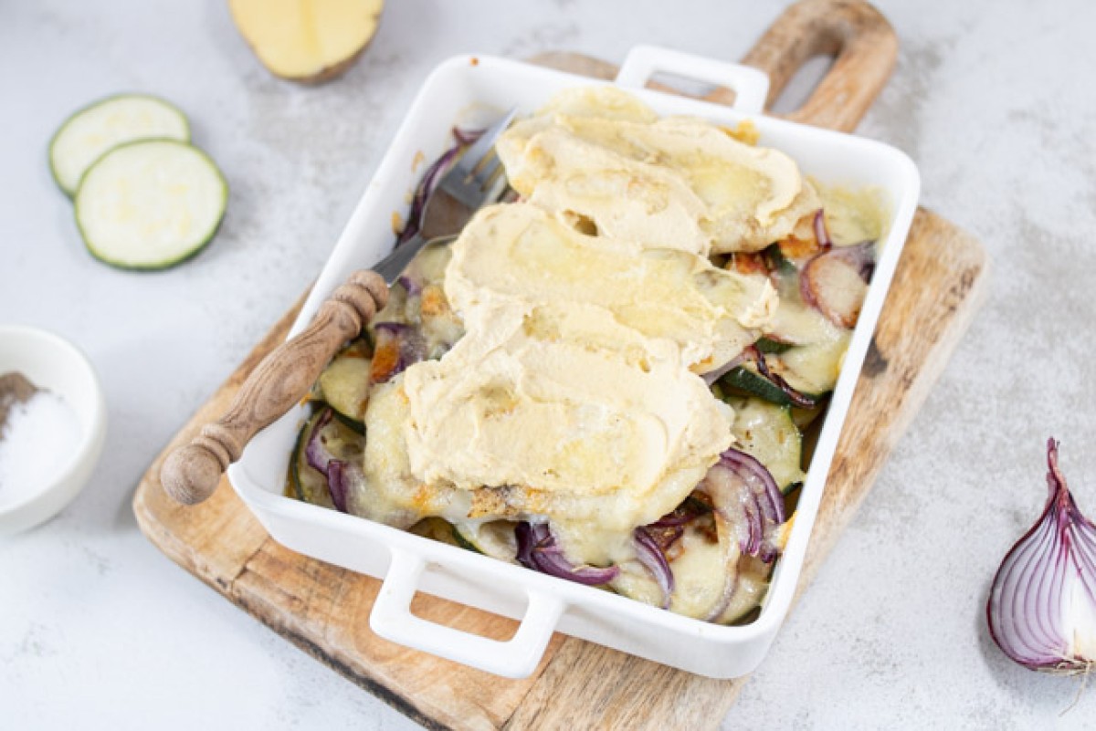 Casserole de pommes de terre au colin et à l'houmous