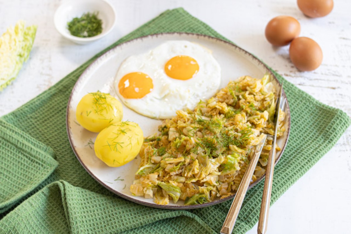 Pommes de terre au chou frisé et à l'œuf au plat