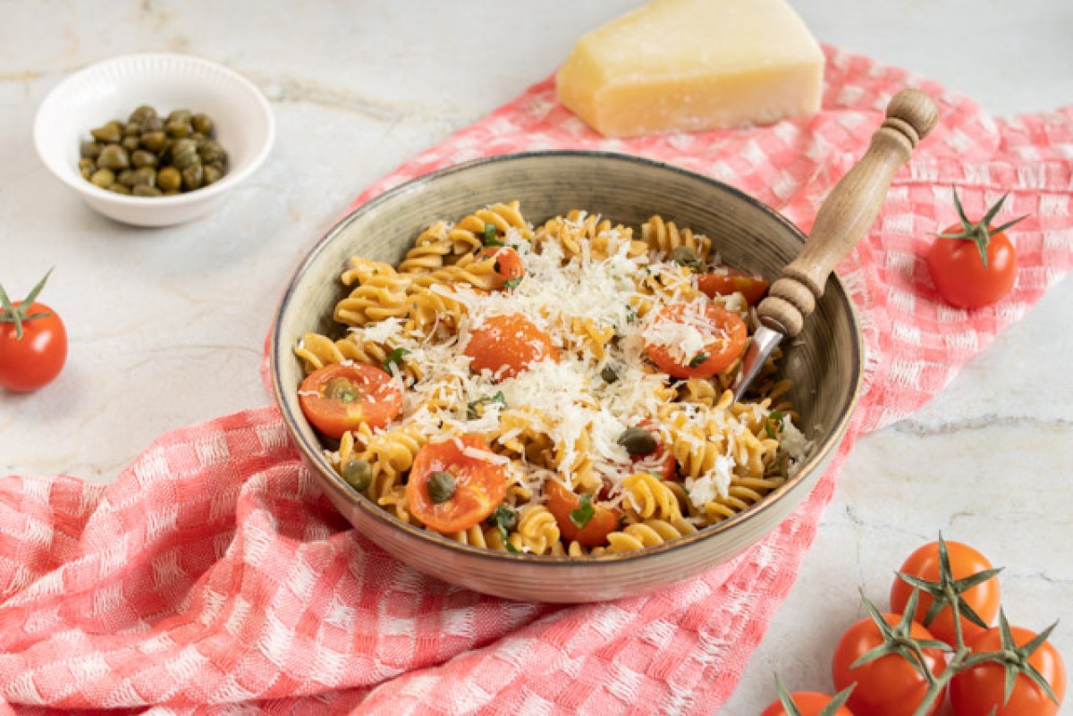 Pasta con capperi e pomodorini