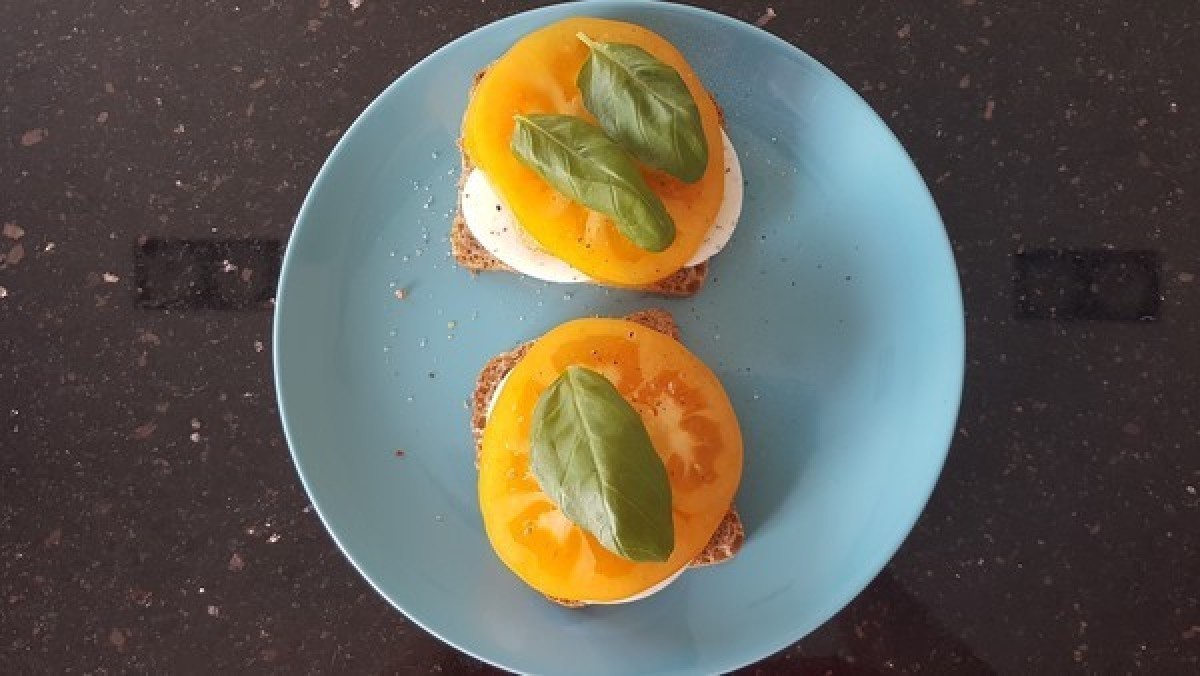 Przepis na Kanapka z jajkiem i pomidorem