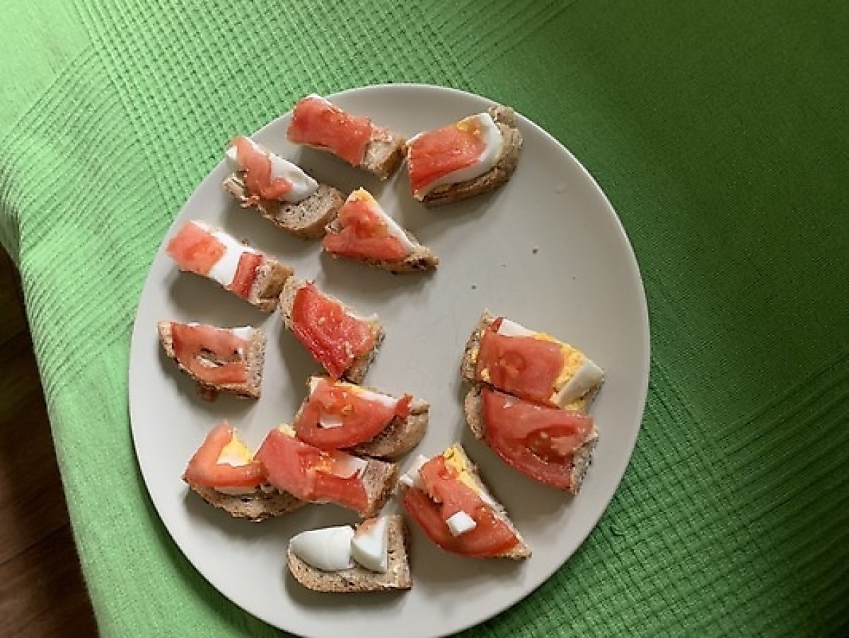 Przepis na Kanapka z jajkiem i pomidorem