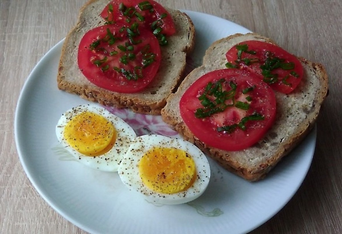 Przepis na Kanapka z jajkiem i pomidorem
