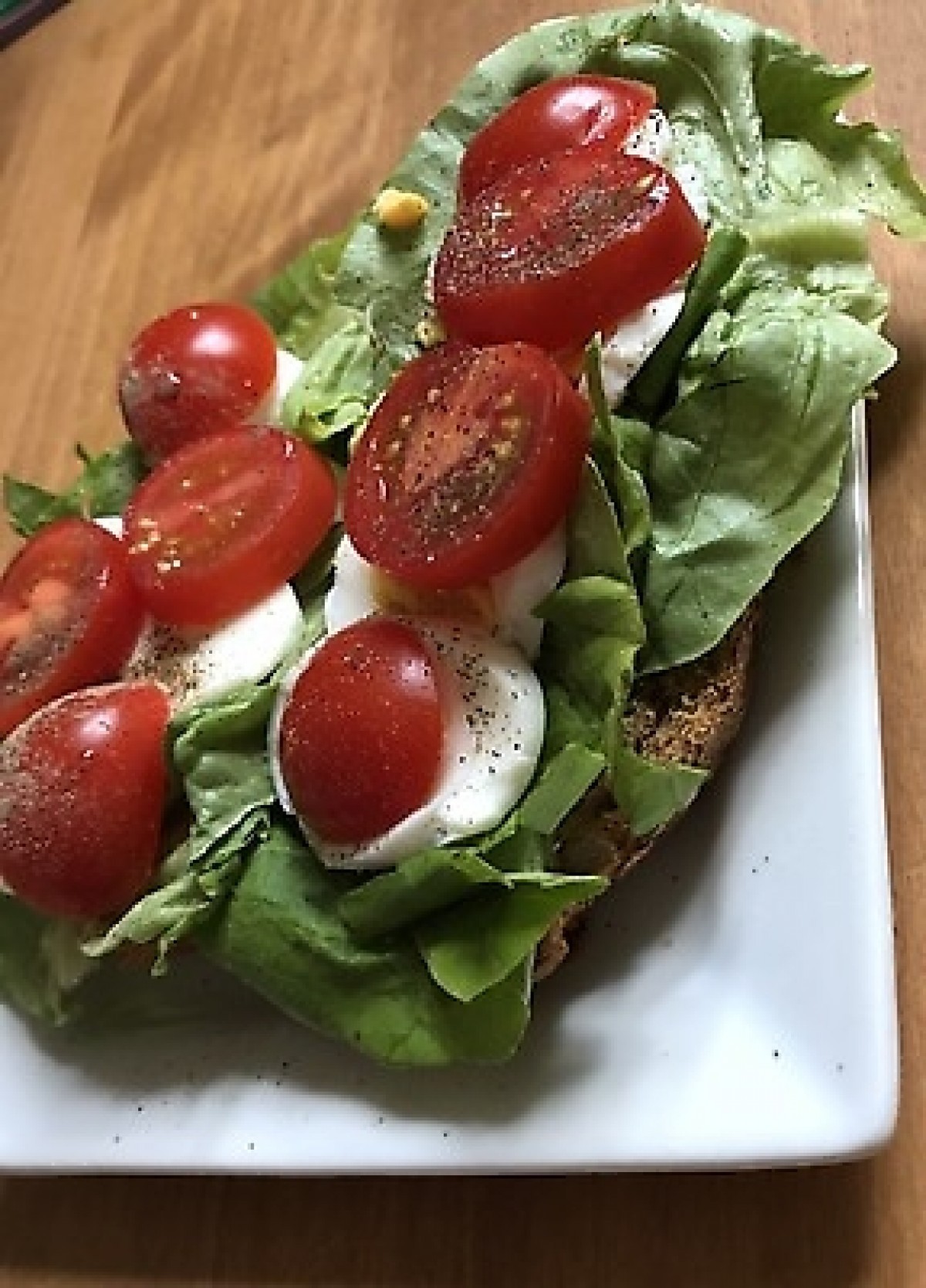 Przepis na Kanapka z jajkiem i pomidorem