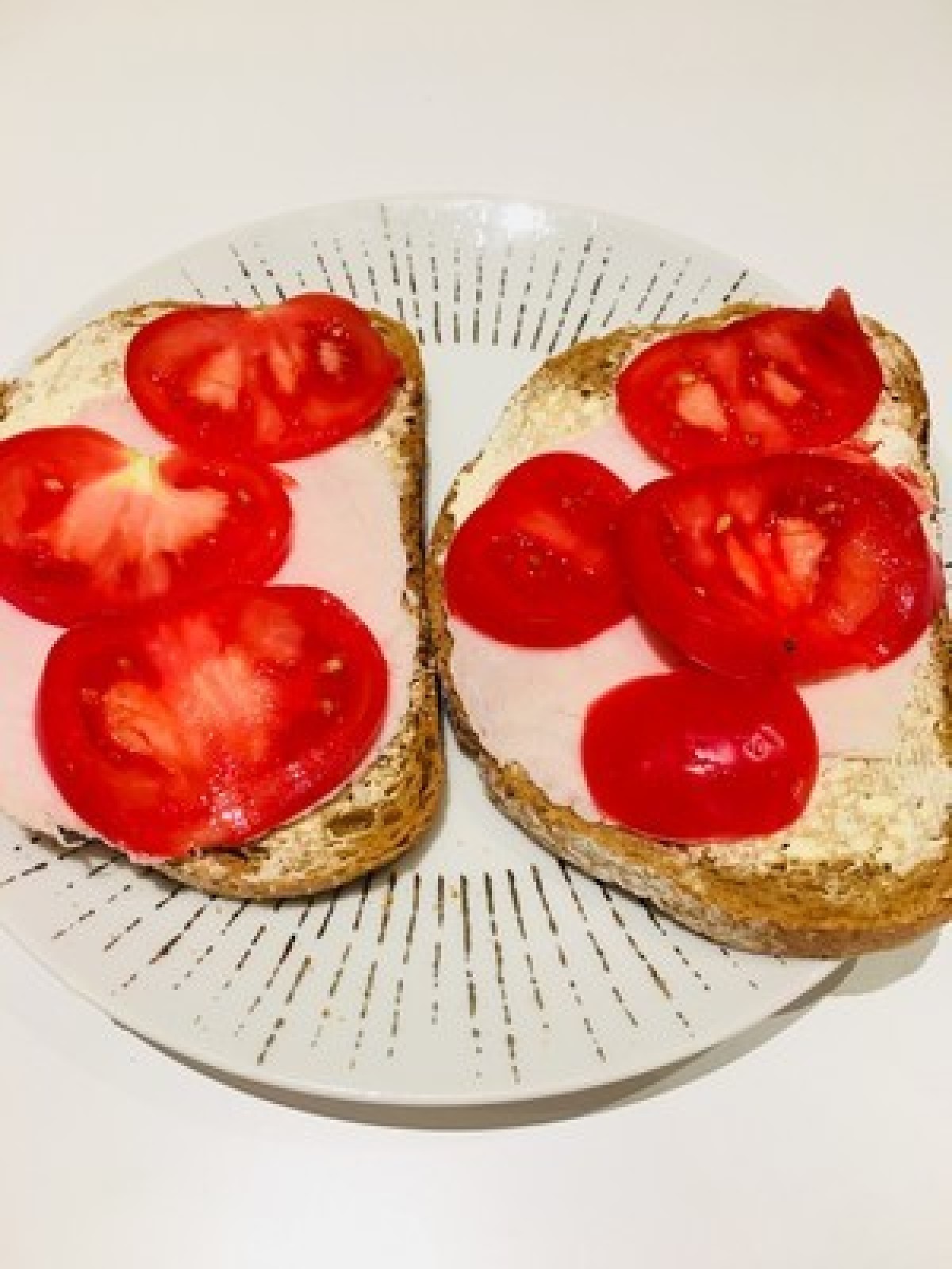 Przepis na Kanapka z jajkiem i pomidorem