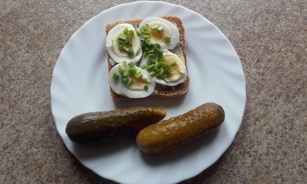 Przepis na Kanapka z jajkiem i pomidorem