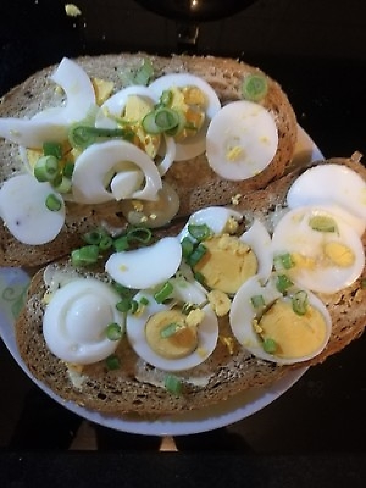 Przepis na Kanapka z jajkiem i pomidorem