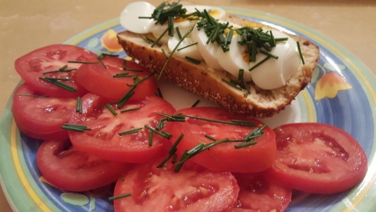 Przepis na Kanapka z jajkiem i pomidorem