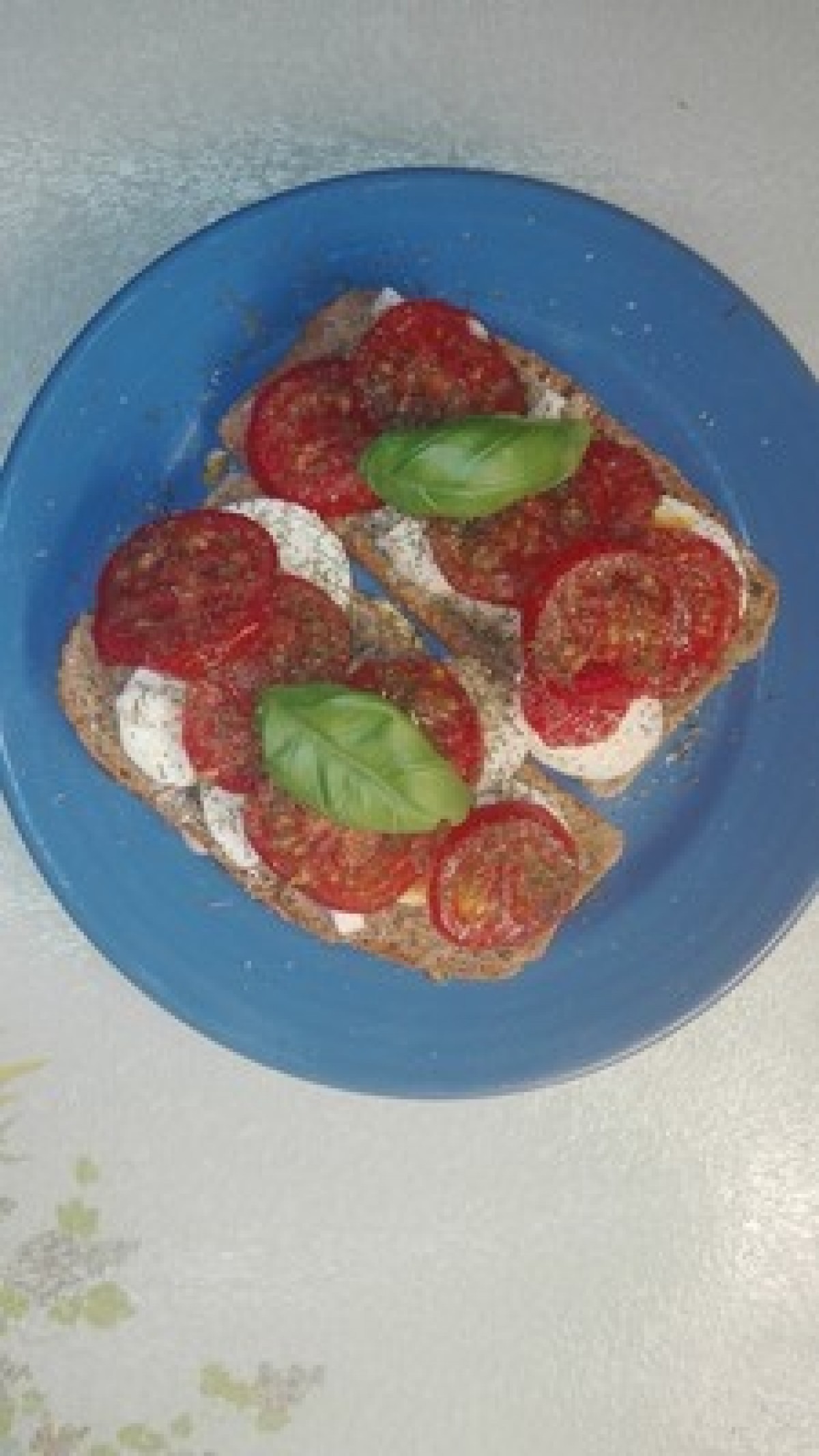 Przepis na Kanapka z jajkiem i pomidorem