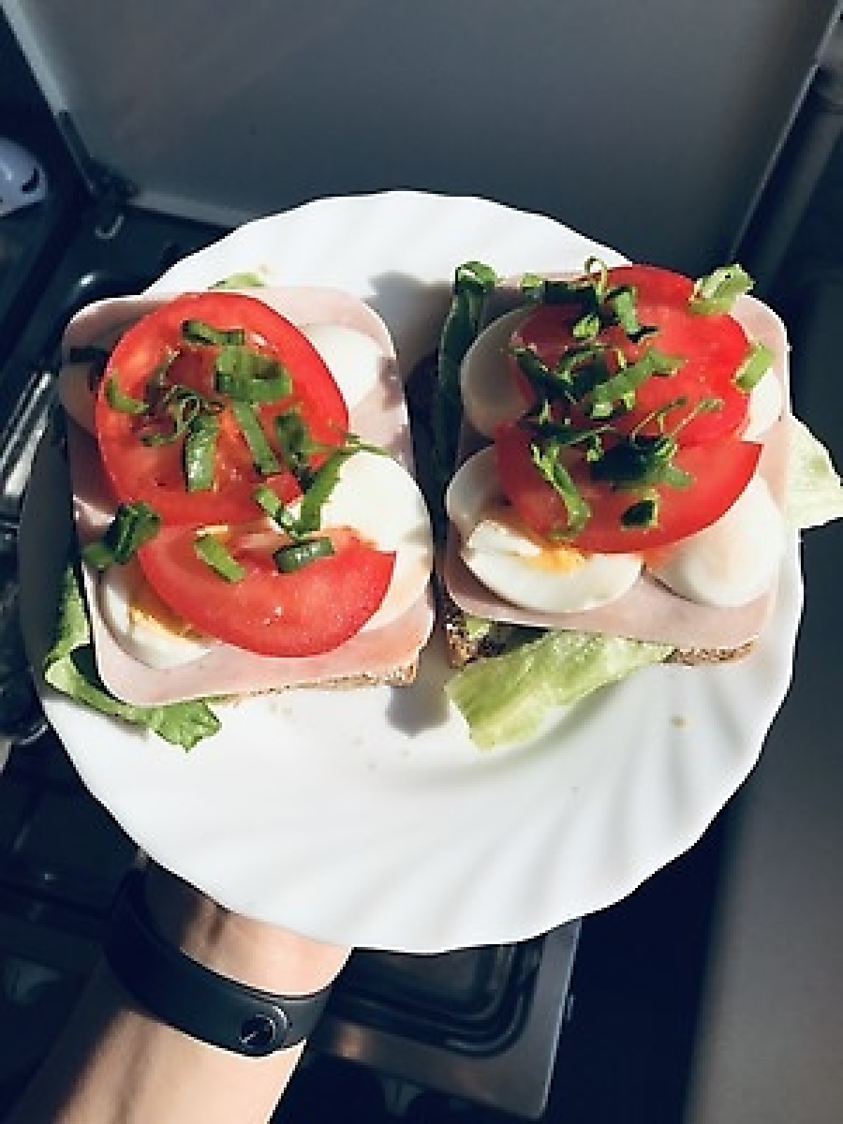 Przepis na Kanapka z jajkiem i pomidorem